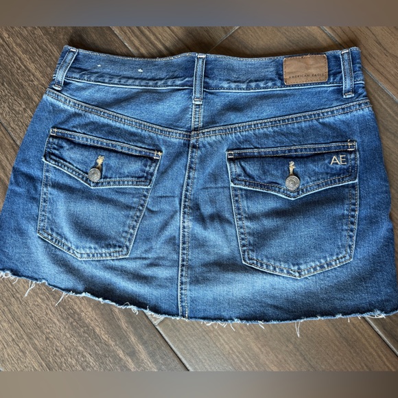 AE DENIM LOW-RISE MINI SKIRT - Picture 2 of 4